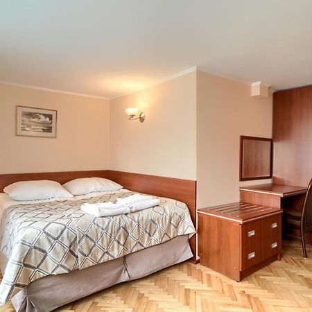 Pensjonat Tadeusz I Apartamenty W Darlowku 达洛科 外观 照片