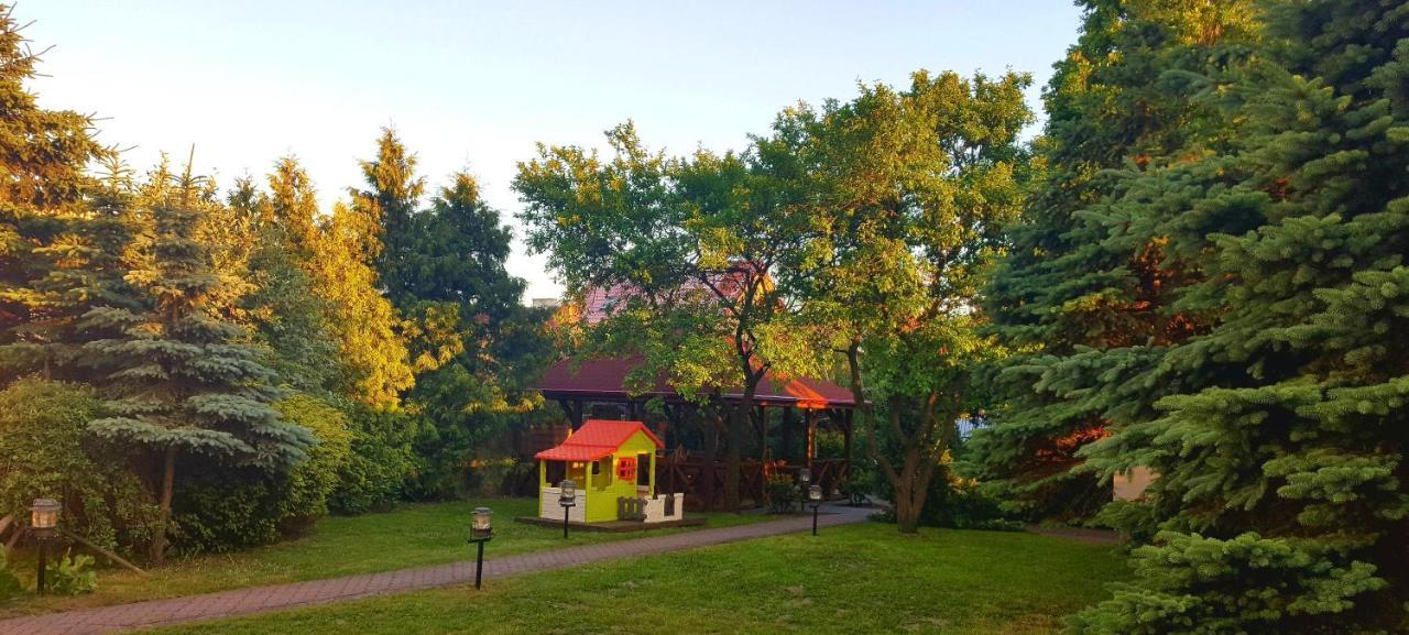 Pensjonat Tadeusz I Apartamenty W Darlowku 达洛科 外观 照片