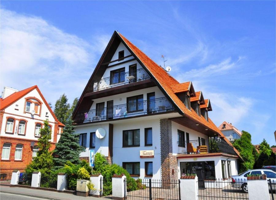 Pensjonat Tadeusz I Apartamenty W Darlowku 达洛科 外观 照片