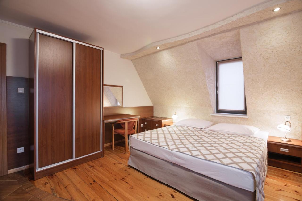 Pensjonat Tadeusz I Apartamenty W Darlowku 达洛科 外观 照片