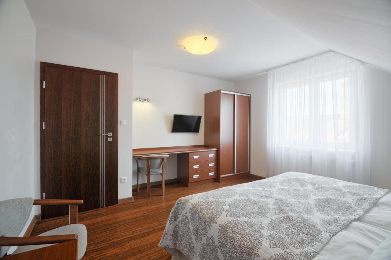Pensjonat Tadeusz I Apartamenty W Darlowku 达洛科 外观 照片