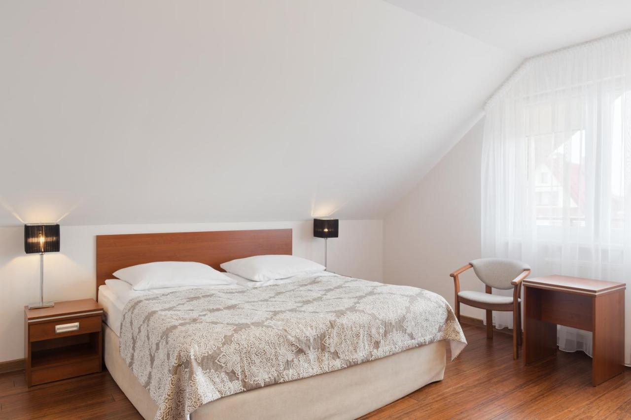 Pensjonat Tadeusz I Apartamenty W Darlowku 达洛科 外观 照片