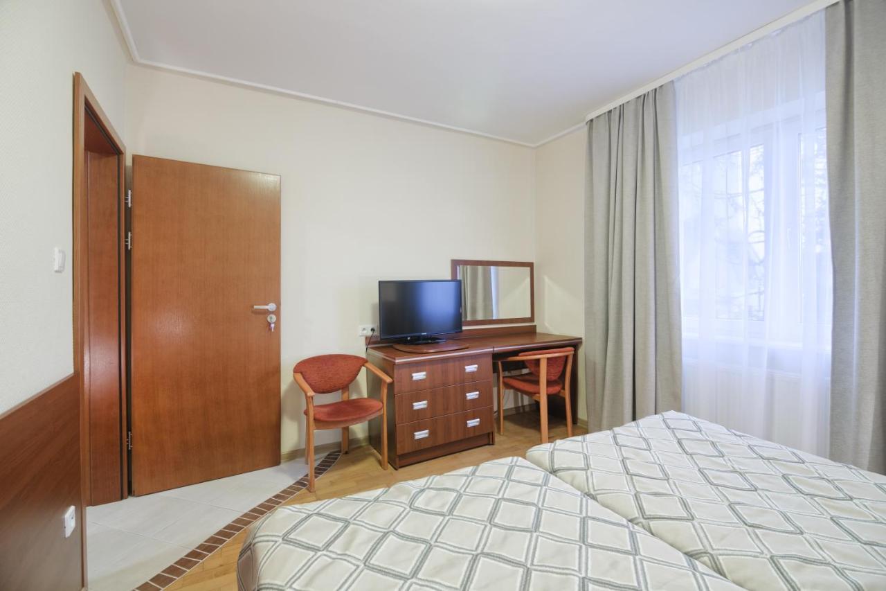 Pensjonat Tadeusz I Apartamenty W Darlowku 达洛科 外观 照片