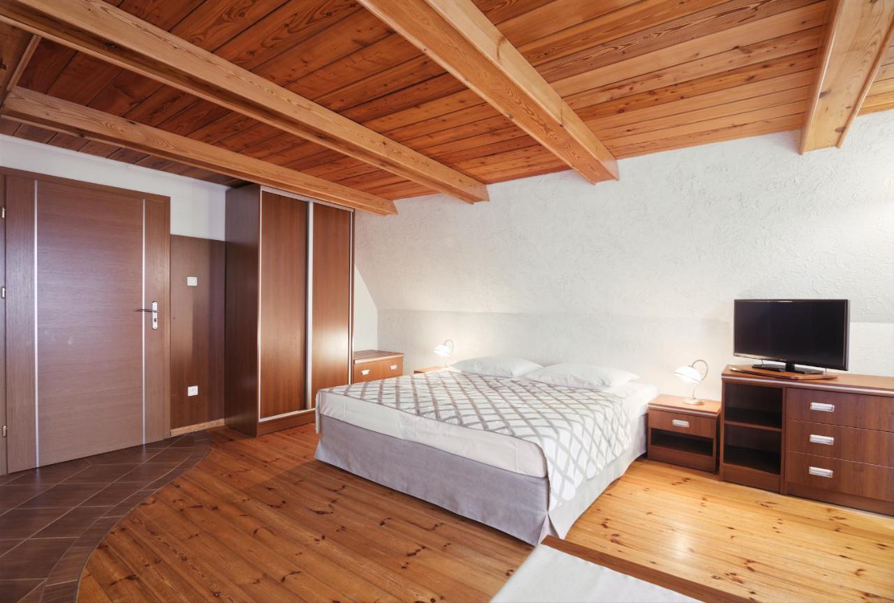 Pensjonat Tadeusz I Apartamenty W Darlowku 达洛科 外观 照片