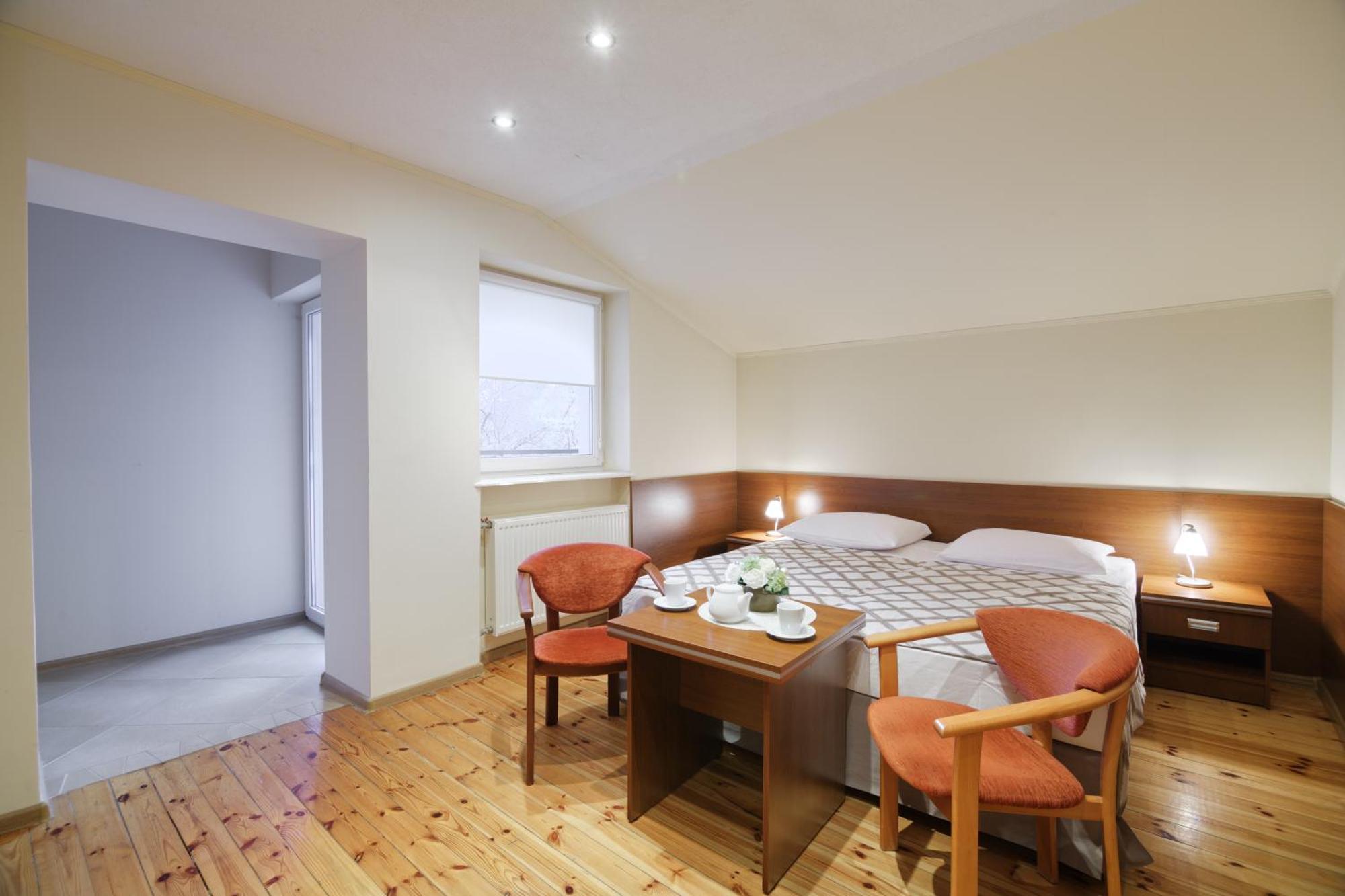 Pensjonat Tadeusz I Apartamenty W Darlowku 达洛科 外观 照片