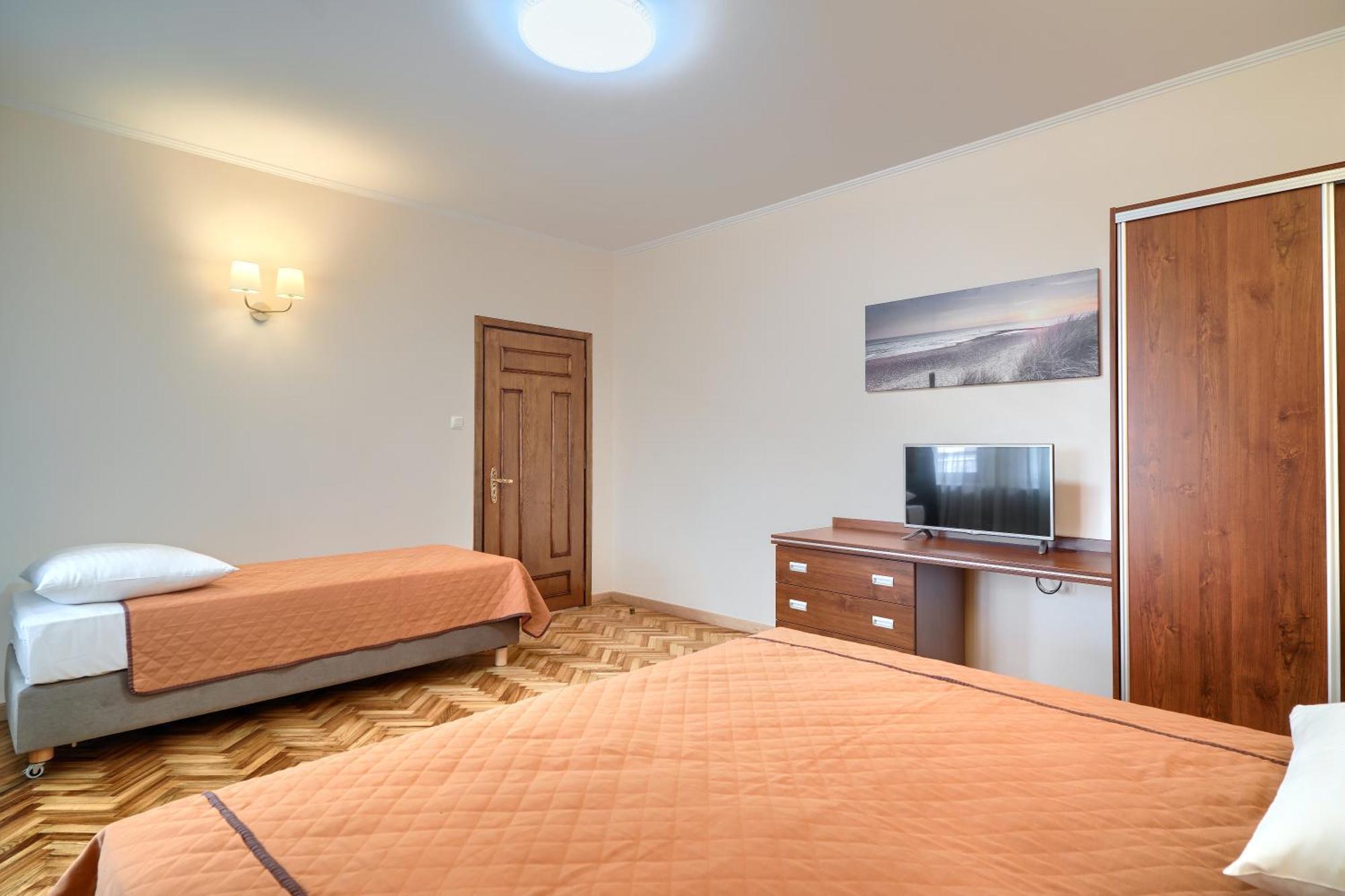 Pensjonat Tadeusz I Apartamenty W Darlowku 达洛科 外观 照片