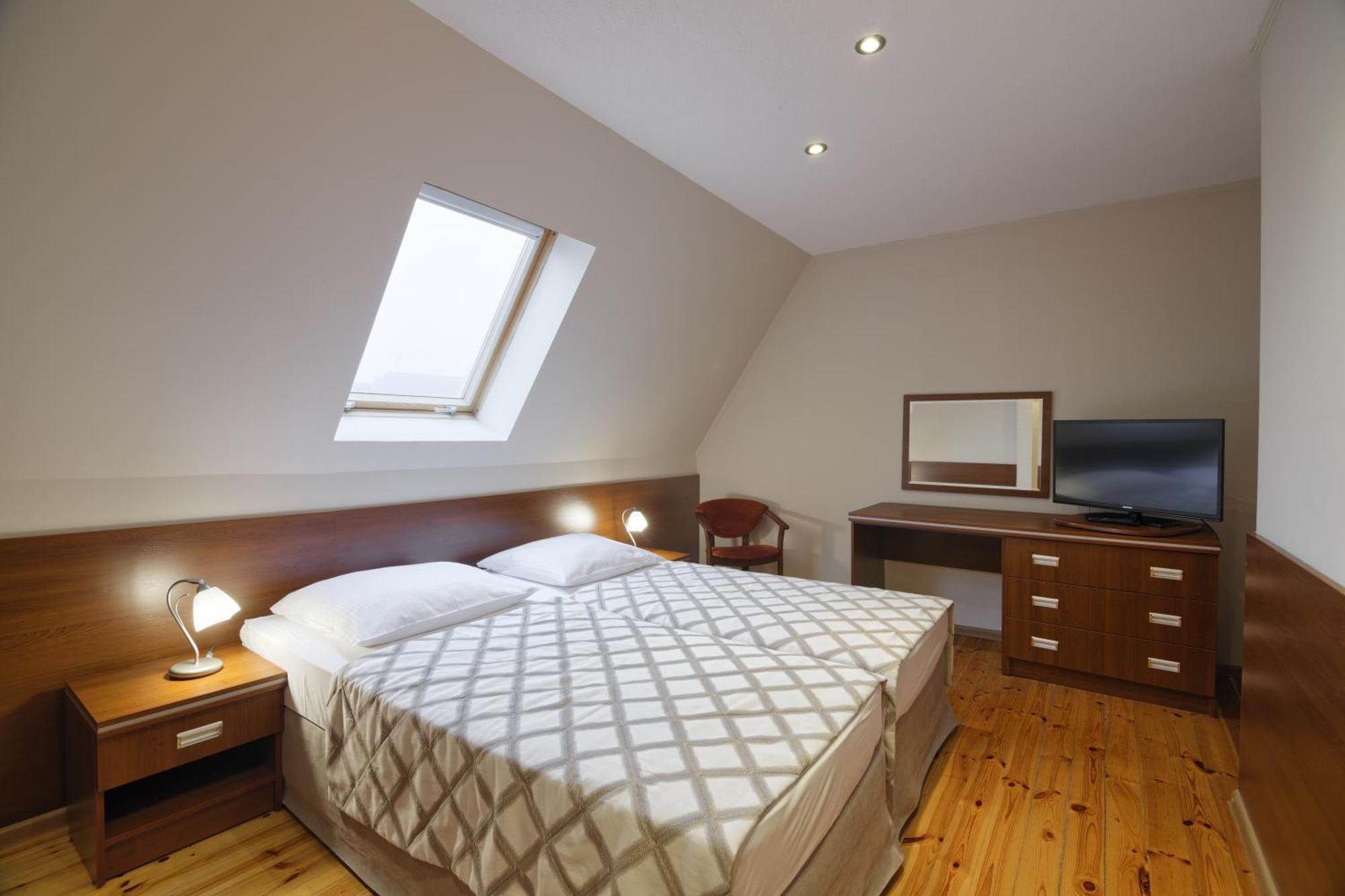 Pensjonat Tadeusz I Apartamenty W Darlowku 达洛科 外观 照片