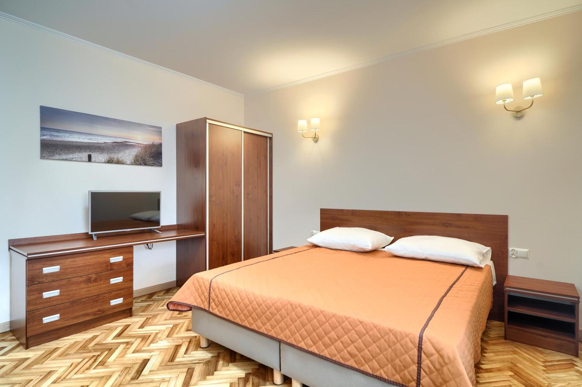 Pensjonat Tadeusz I Apartamenty W Darlowku 达洛科 外观 照片