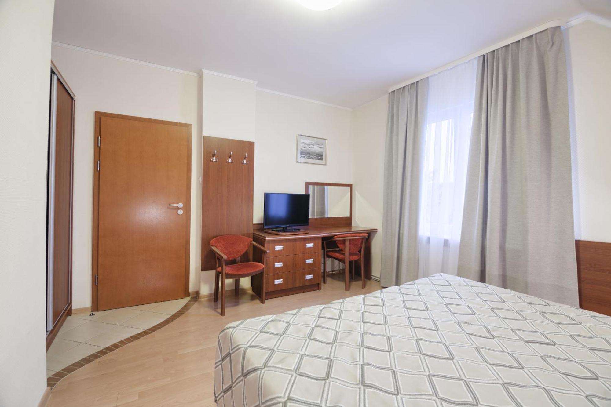 Pensjonat Tadeusz I Apartamenty W Darlowku 达洛科 外观 照片