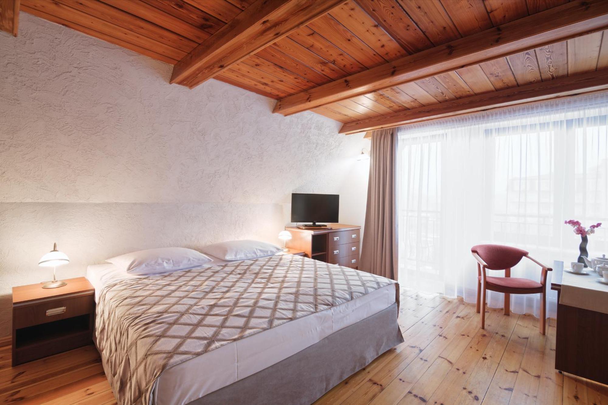Pensjonat Tadeusz I Apartamenty W Darlowku 达洛科 外观 照片